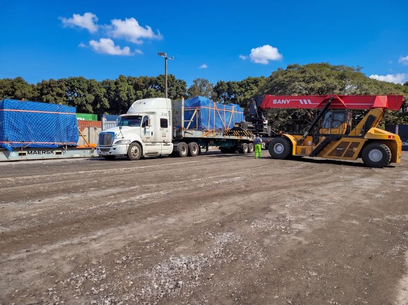 GANA — Operación en patio con contenedor Maersk